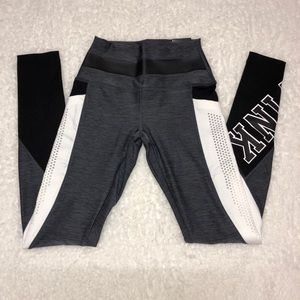 NWT VS PINK Ultimate leggings w mesh side pockets